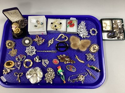 Lot 27 - An Assortment of Modern Brooches, to include...
