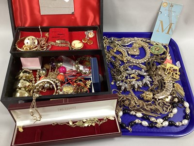 Lot 31 - An Assortment of Gilt Tone Jewellery, to...