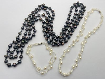 Lot 266 - A Flapper Length Peacock Pearl Necklace, pearl...