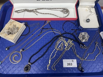 Lot 263 - A Collection of Jewellery, to include pendant...