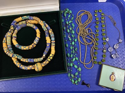 Lot 11 - A Small Collection of Vintage Jewellery, to...
