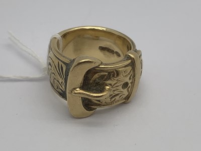 Lot 118 - A Chunky 9ct Gold Belt / Buckle Ring,...