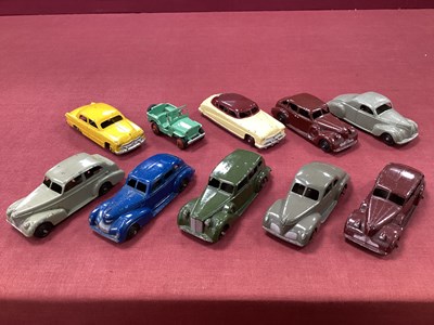 Lot 686 - A Quantity of Immediate Post War Dinky Cars,...