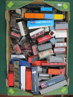 Lot 349 - Approximately Thirty-Two 'OO' Gauge/4mm Items...