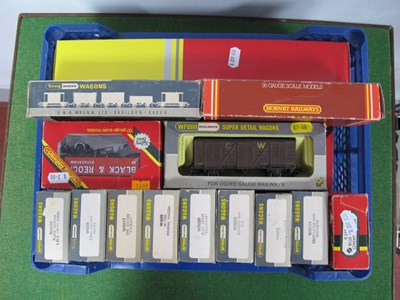 Lot 441 - Sixteen 'OO' Gauge/4mm Boxed Items of Rolling...