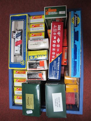 Lot 393 - Thirty-Two 'HO' Gauge Boxed Kit and "Ready To...