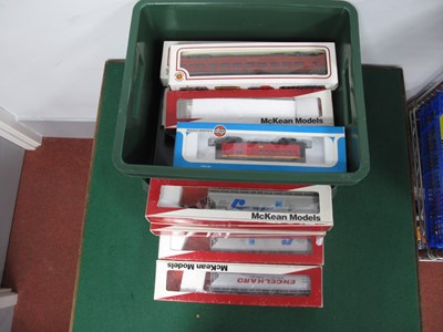 Lot 469 - Ten 'HO' Gauge Boxed U.S.A Outline Coaches,...