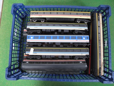 Lot 450 - Twelve "OO" Gauge/4mm Unboxed Intercity,...