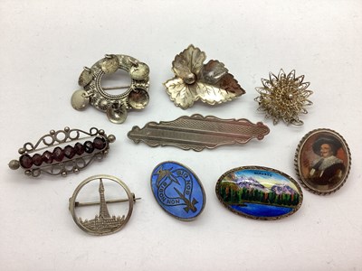 Lot 137 - A Small Collection of Brooches, to include...