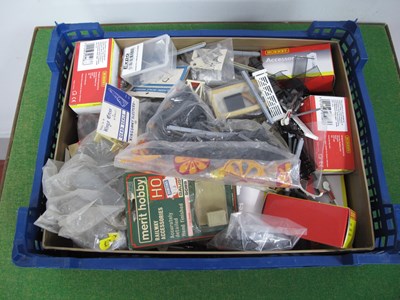 Lot 430 - A Quantity of 'OO' Gauge/4mm Trackside and...