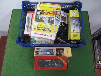 Lot 434 - A Quantity of 'OO' Gauge/4mm Boxed and Loose...