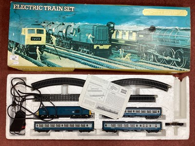 Lot 583 - Hornby Train Set R.825, containing a Class 37...