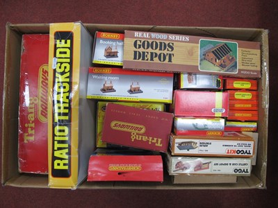 Lot 385 - Twenty Two 'OO'/'HO' Gauge Boxed Trackside...