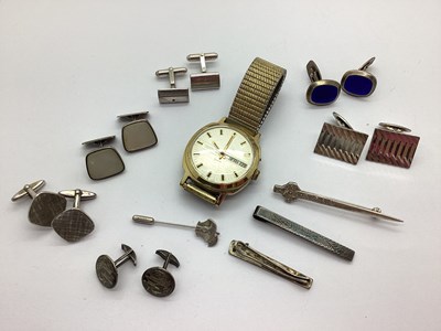 Lot 238 - A Collection of Gent's Accessories, to include...