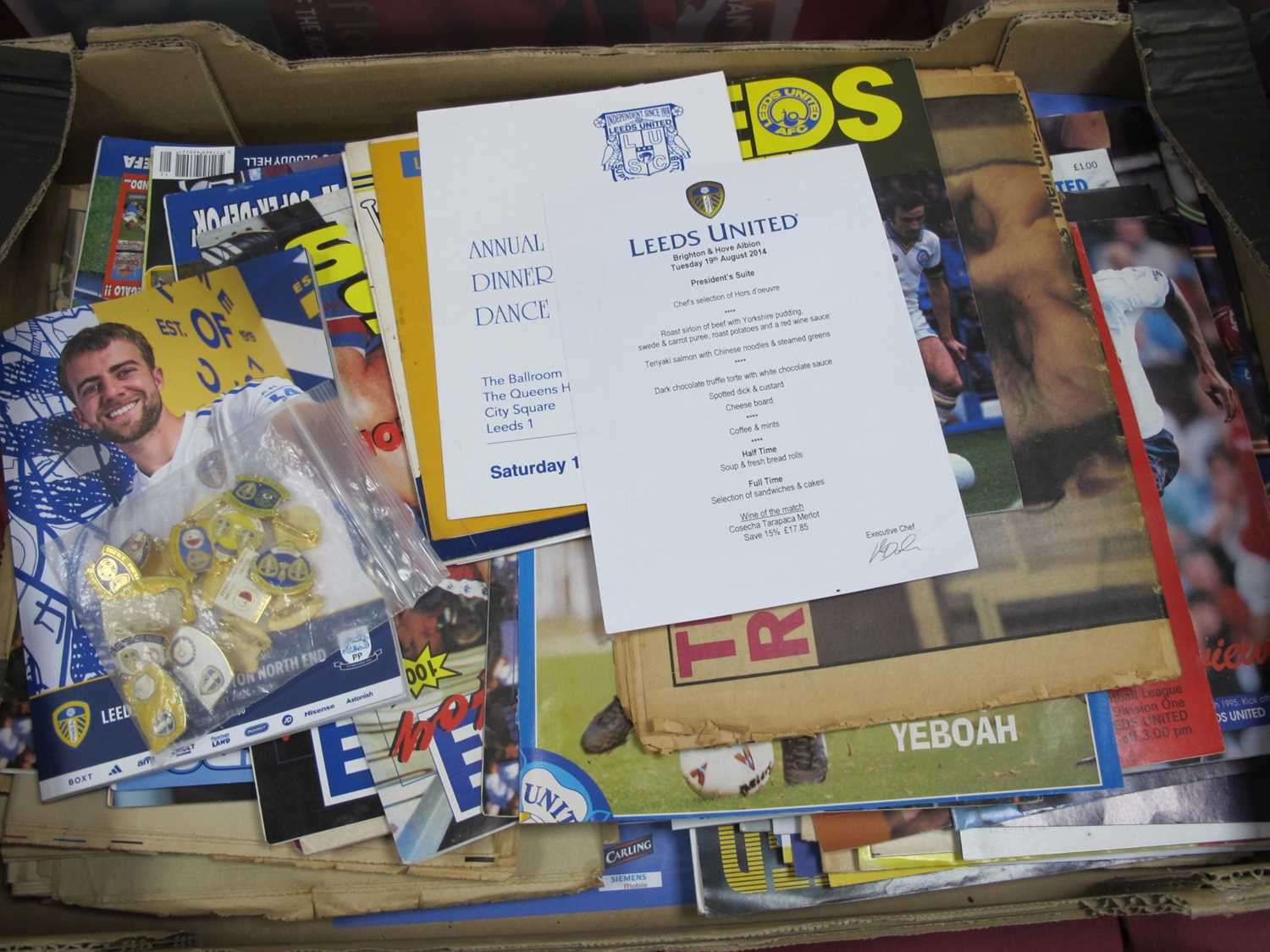 Lot 672 - Leeds United Programmes, newspapers, magazines,...