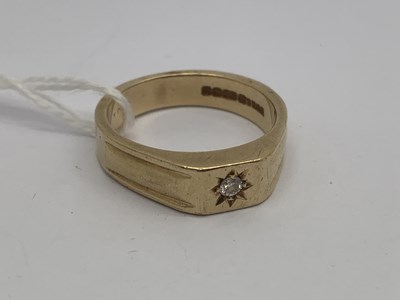 Lot 90 - A Gent's 9ct Gold Single Stone Diamond Set...