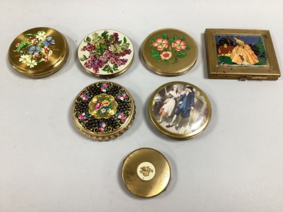 Lot 16 - An Assortment of Gilt Tone Vintage Compacts,...