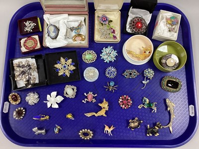 Lot 6 - An Assortment of Brooches, to include...