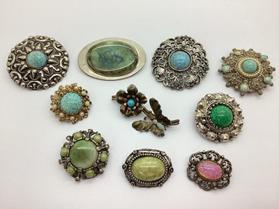 Lot 207 - An Assortment of Decorative Brooches, to...