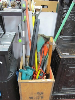 Lot 1183 - Quantity of Garden Tools