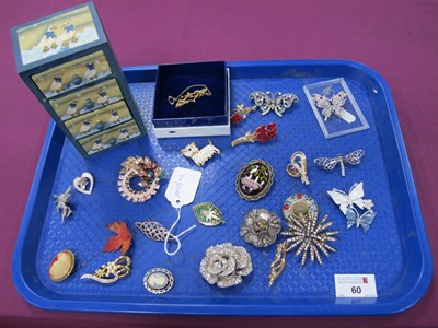 Lot 60 - A Collection of Assorted Brooches, including...