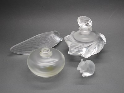 Lot 1356 - Lalique Mouse, with engraved on base, 3cms,...