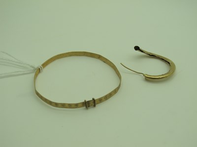 Lot 140 - A Child's Expanding Bangle, stamped "375"...