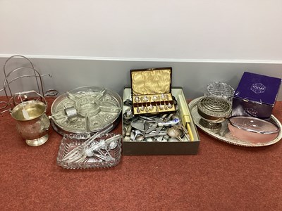 Lot 29 - Assorted Plated Ware, including posy bowl and...