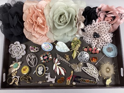 Lot 46 - A Collection of Modern Brooches, to include...