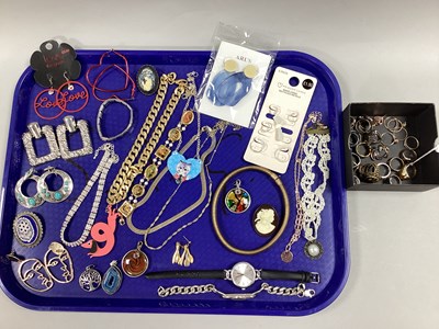 Lot 86 - A Collection of Assorted Jewellery, to include...