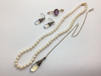 Lot 240 - A Freshwater Pearl Bead Necklace, to clasp...