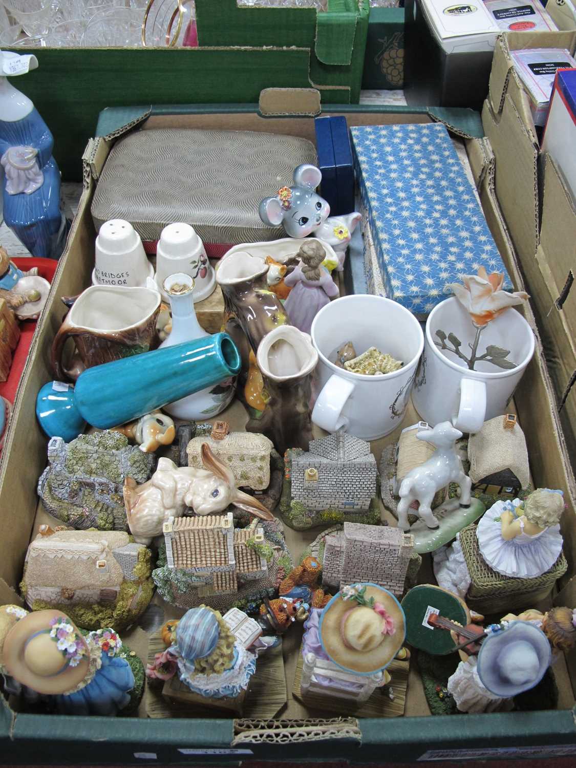 Lot 1102 - Lilliput Lane Models, Leonardo figurines,...