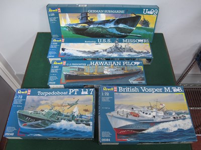 Lot 552 - Five Revell Plastic Model Boat and Submarine...