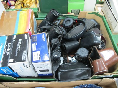 Lot 1120 - Polaroid, Zenit-E, Vivitar and other cameras,...