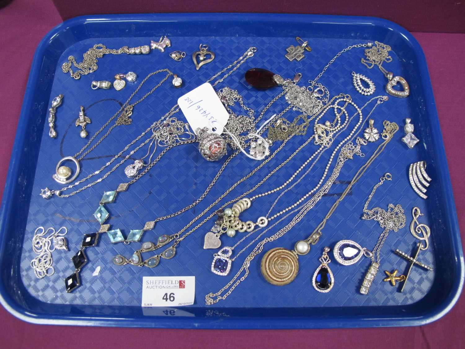 Lot 46 "925" and Other Pendants, pendants on chains