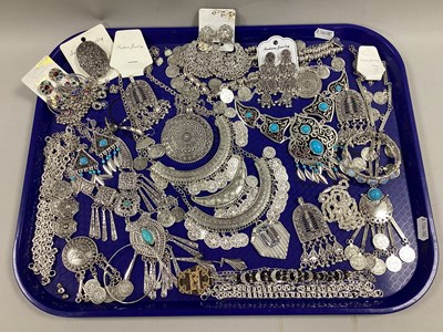 Lot 192 - An Assortment of Modern Costume Jewellery, to...