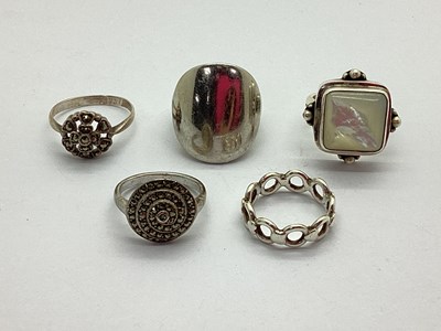 Lot 96 - A Shell Inlaid "925" Suarti Ring, with beaded...