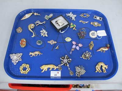 Lot 22 - A Collection of Assorted Costume Brooches :-...