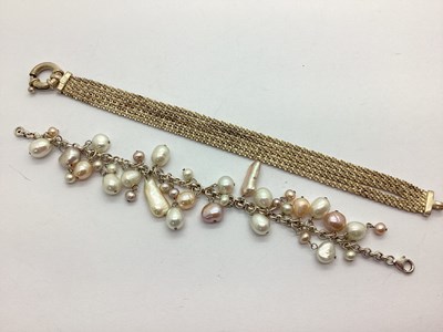 Lot 161 - A Modern Freshwater Pearl Bead Bracelet, with...