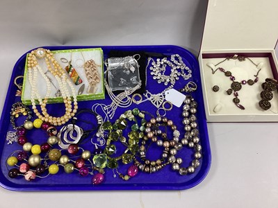 Lot 212 - An Assortment of Modern Jewellery, to include...