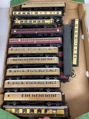 Lot 710 - Approximately twenty-four OO scale coaches by...