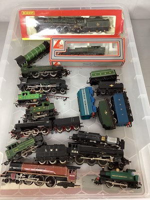 Lot 712 - Thirteen OO gauge steam locomotives mainly...