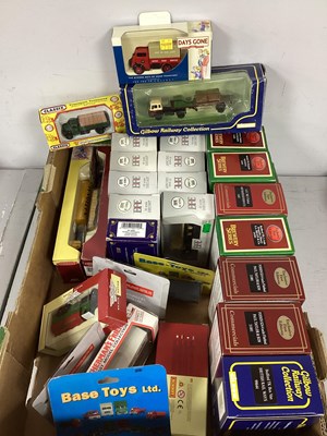 Lot 714 - Approximately twenty-eight Diecast model...