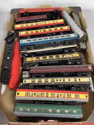 Lot 715 - Approximately twenty-seven OO scale coaches by...