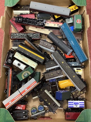 Lot 720 - Approximately forty plus OO gauge rolling...