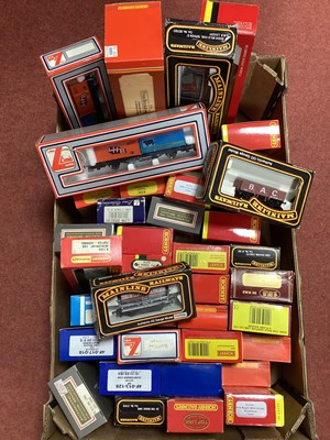 Lot 723 - Approximately forty OO gauge rolling stock...