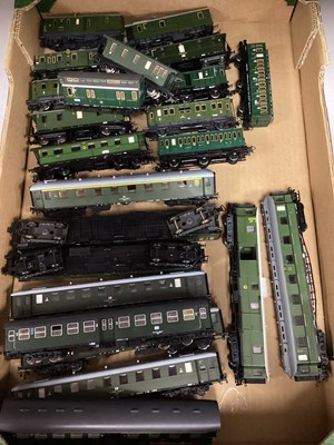 Lot 725 - Approximately twenty HO gauge Outline...