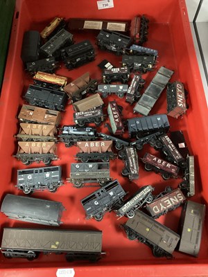 Lot 730 - Approximately forty OO gauge outline British...