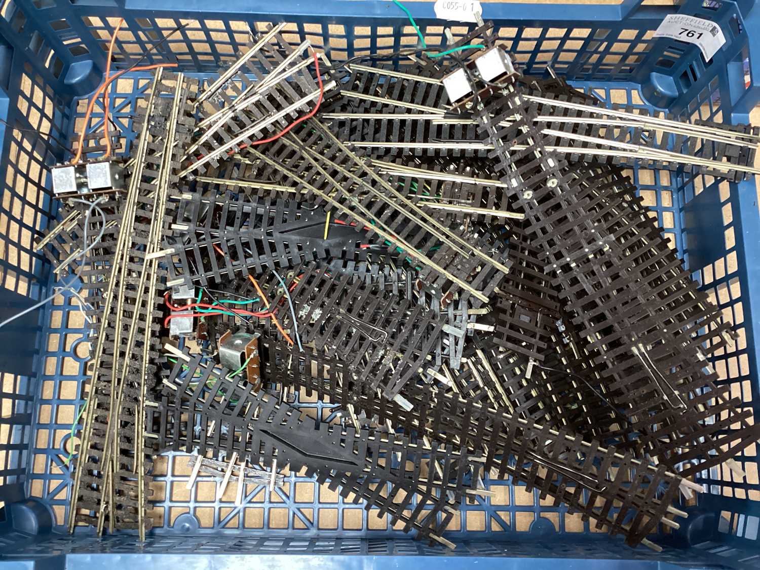Lot 761 - Approximately thirty OO/HO gauge points and