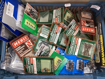 Lot 774 - A large quantity of N gauge lineside...